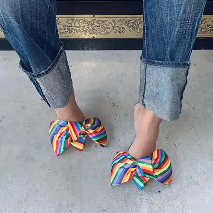 صنادل كعب عالٍ بفيونكةHigh heel sandals with bow