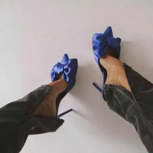 صنادل كعب عالٍ بفيونكةHigh heel sandals with bow