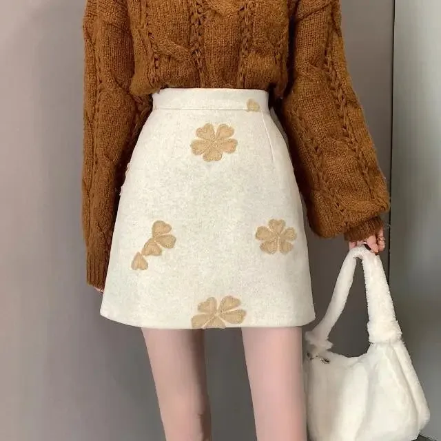 LVSANW Black Embroidered Woolen Skirt Women Autumn and Winter 2025 New Style Small High-waisted Slim A-line Versatile Short Skirt