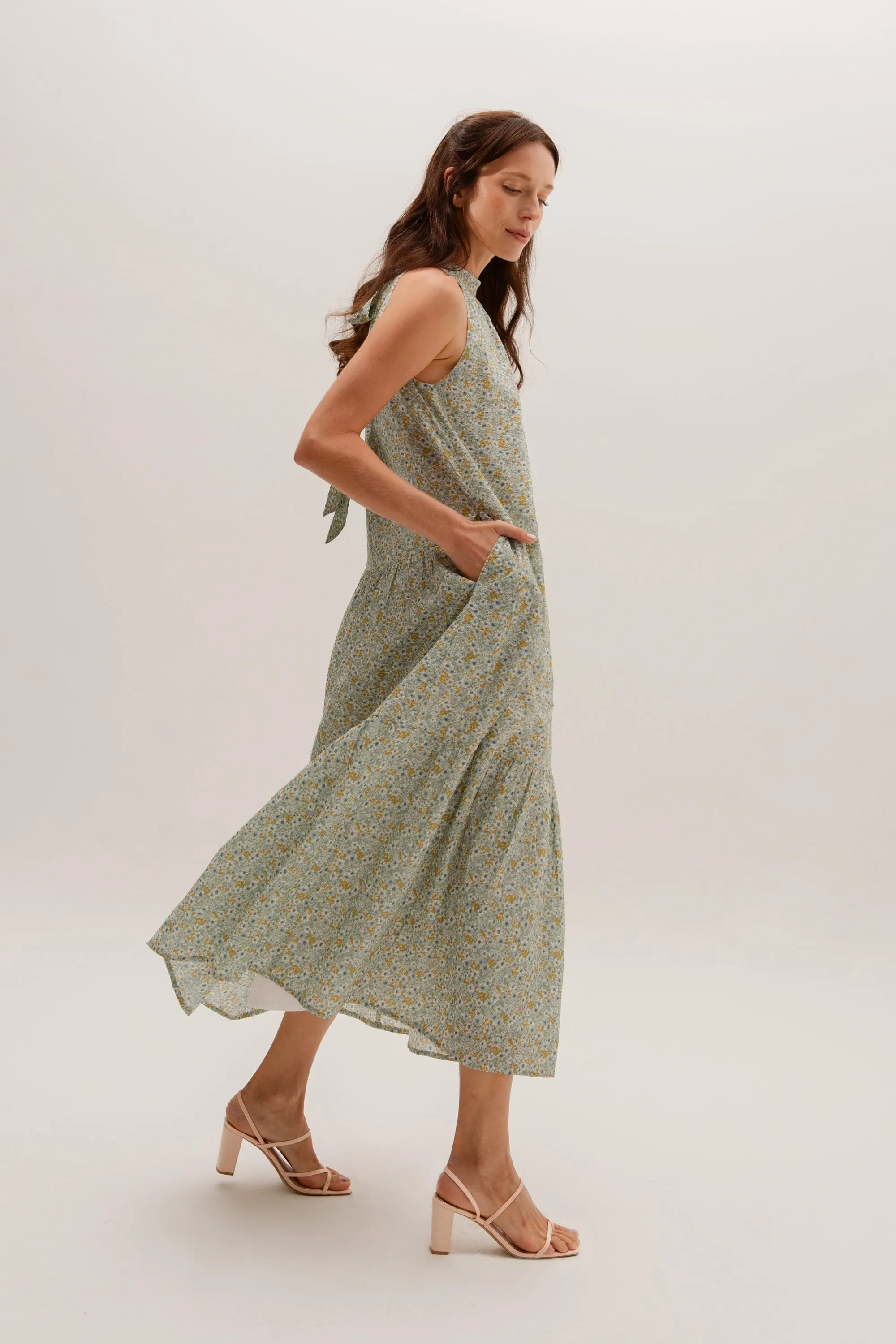 ⁠⁠Tie-ribbon Halter Maxi Dress - Sunrise Garden